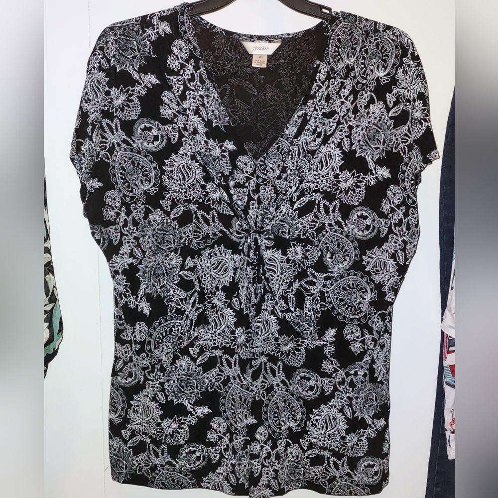 Short Sleeve Black & White Stretchy Blouse